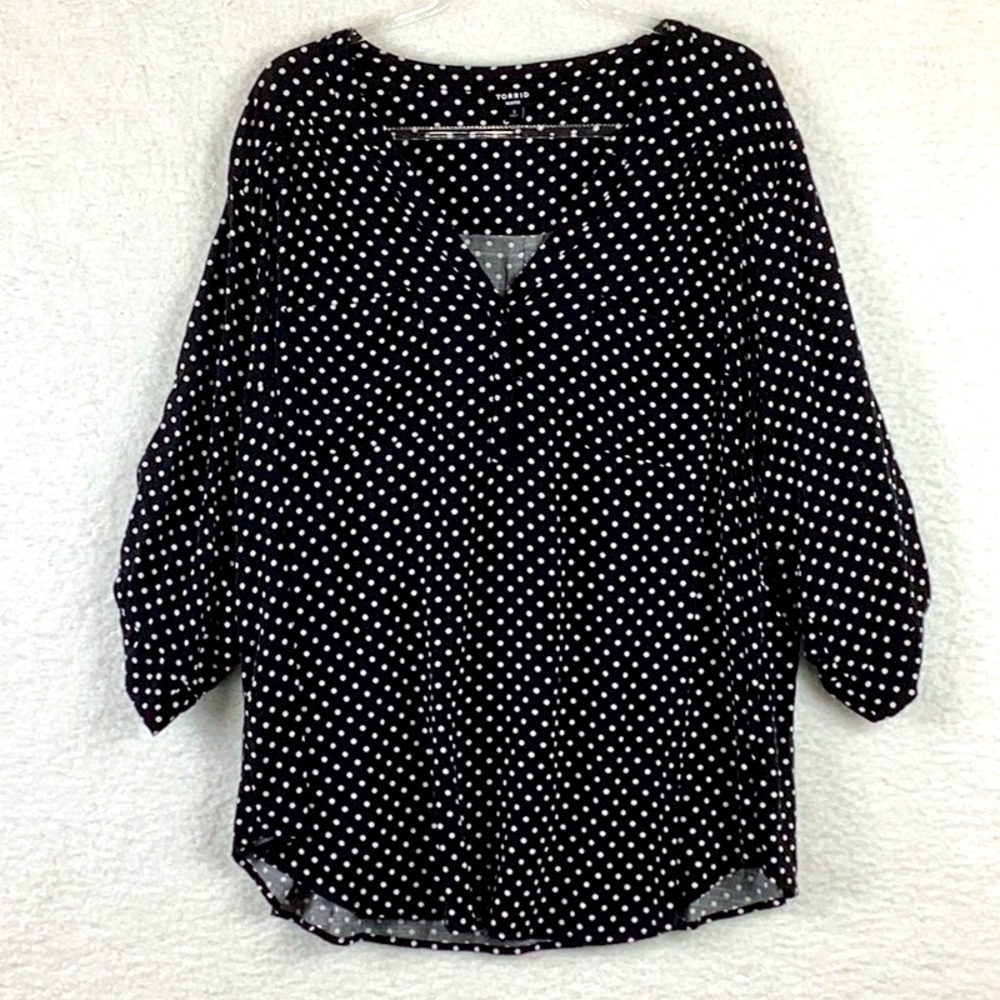 Torrid Harper Women’s Size 3 Black & White Polka Dot Blouse.